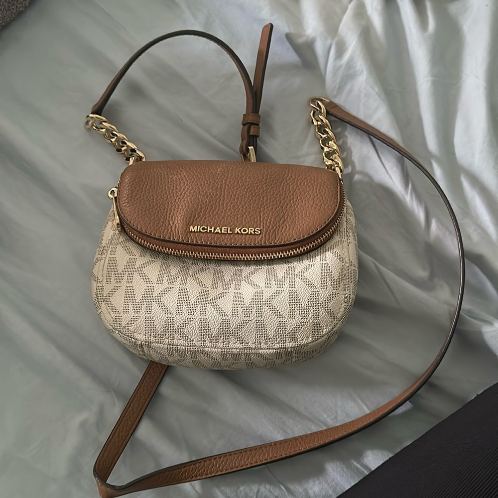 MICHAEL MICHAEL KORS Ivory/Tan Signature Coated Canvas and Leather Crossbody Bag